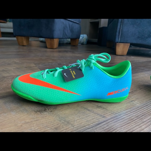 Mercurial Victory Indoor Soccer Boots - Picture 2 of 4